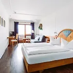 Hotel Der Baeren In Zell