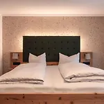 Der Baeren In Zell * アイゼンベルク